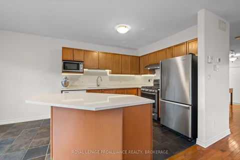 2166 Swanfield St, Kingston, ON K7M 0B1