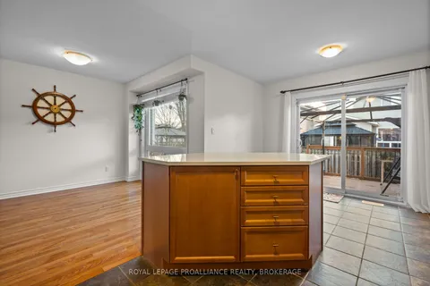 2166 Swanfield St, Kingston, ON K7M 0B1