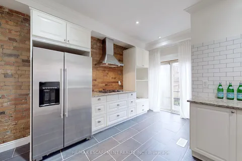 18 Spring St, Hamilton, ON L8N 2N9