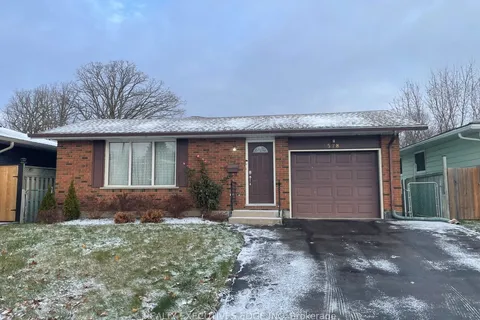 578 Dogwood Lane, Waterloo, ON N2L 4X9
