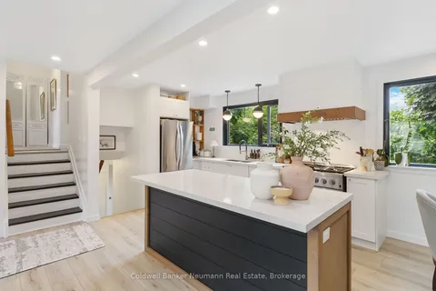 65 CEDAR St, Guelph, ON N1G 1C4