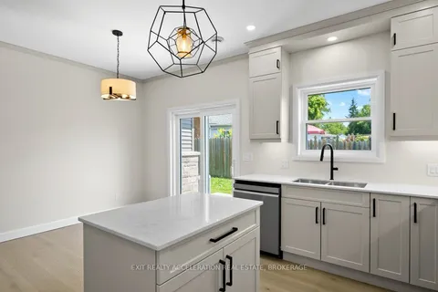 16 Palace Rd, Greater Napanee, ON K7R 1A3