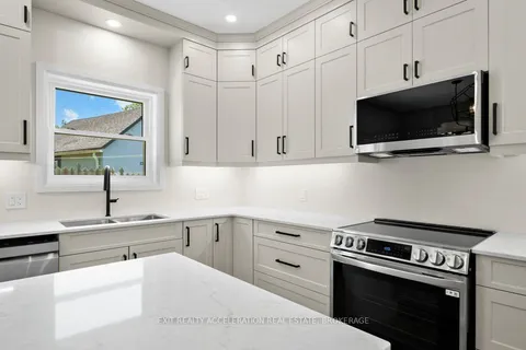 16 Palace Rd, Greater Napanee, ON K7R 1A3