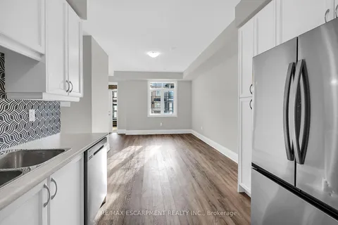 305 Garner Rd, Hamilton, ON L9G 3K9