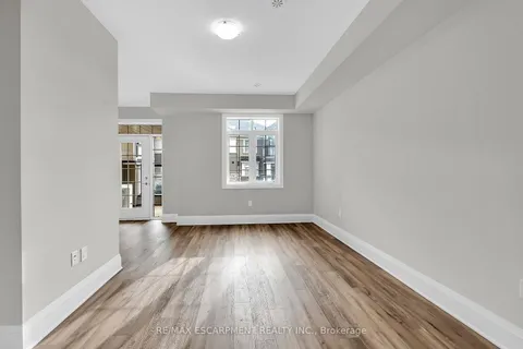 305 Garner Rd, Hamilton, ON L9G 3K9
