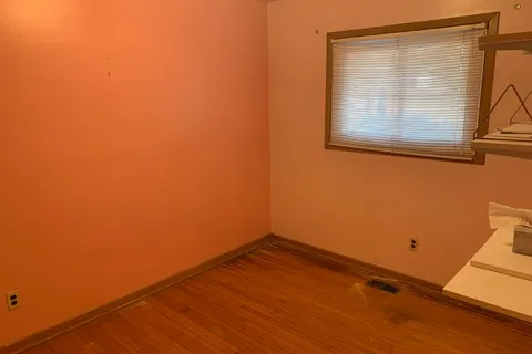 180 Elm St, Gananoque, ON K7G 2S9
