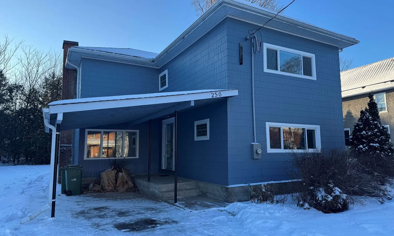 256 Renfrew St, Pembroke, ON K8A 5S1