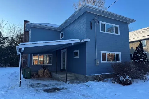 256 Renfrew St, Pembroke, ON K8A 5S1