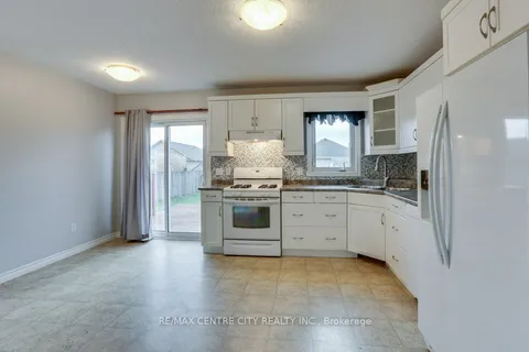 24 Pear Tree Ave, St. Thomas, ON N5R 0B5