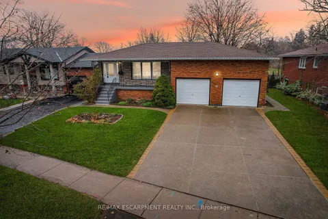 48 Debora Dr, Grimsby, ON L3M 4J3