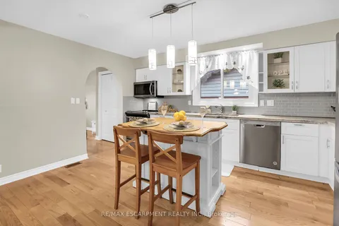 48 Debora Dr, Grimsby, ON L3M 4J3
