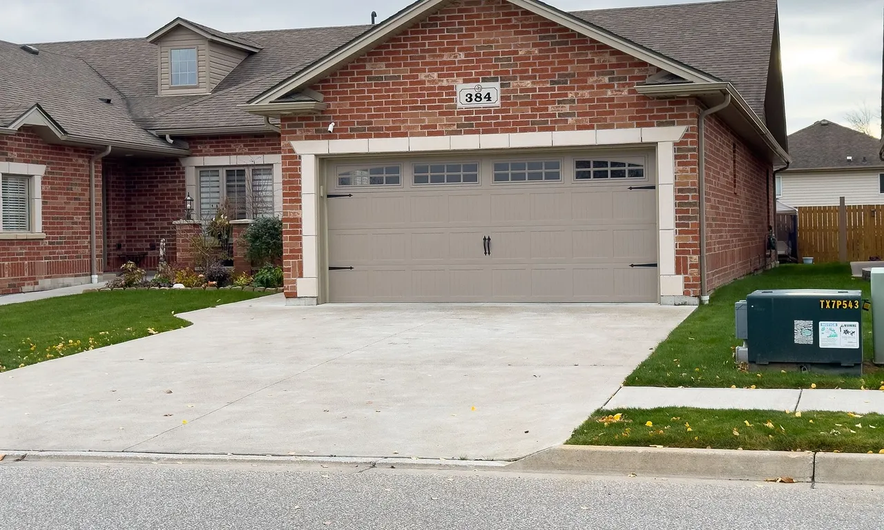 384 Boismier Ave, LaSalle, ON N9J 0B8