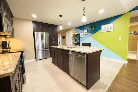 384 Boismier Ave, LaSalle, ON N9J 0B8