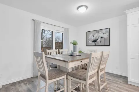 8 Loraine Ave, Quinte West, ON K8V 6M1