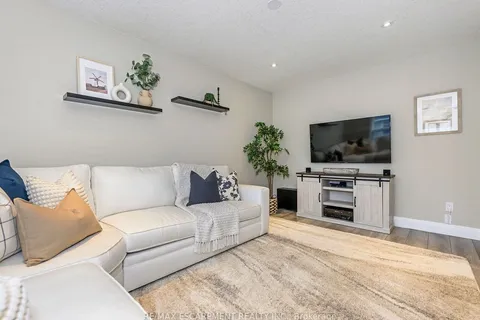 56 Cedarvale Ave, Guelph, ON N1E 6Y3