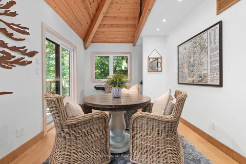 1042 Truscott Pl, Lake of Bays, ON P0B 1A0