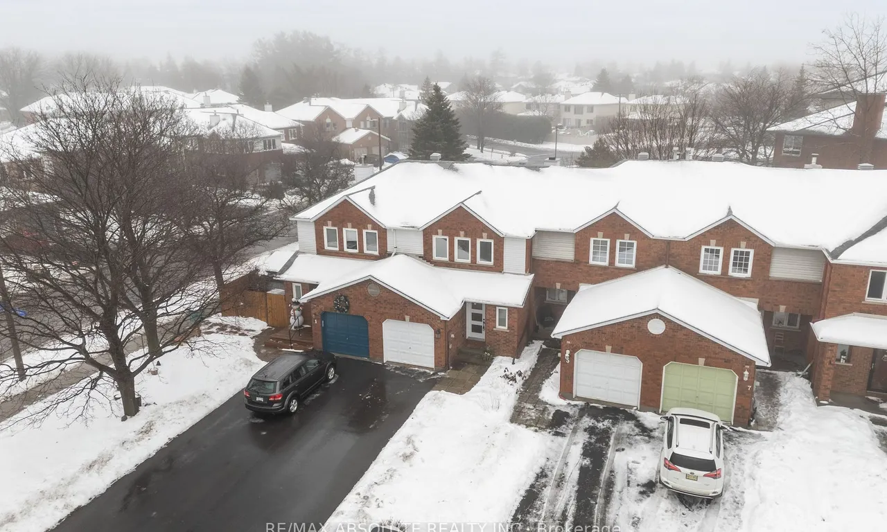 3 Hendrie Crt, Kanata, ON K2L 4A4