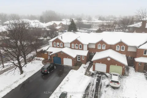 3 Hendrie Crt, Kanata, ON K2L 4A4