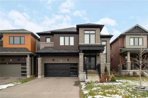 21 Malcolm Cres, Haldimand, ON N3W 0C8
