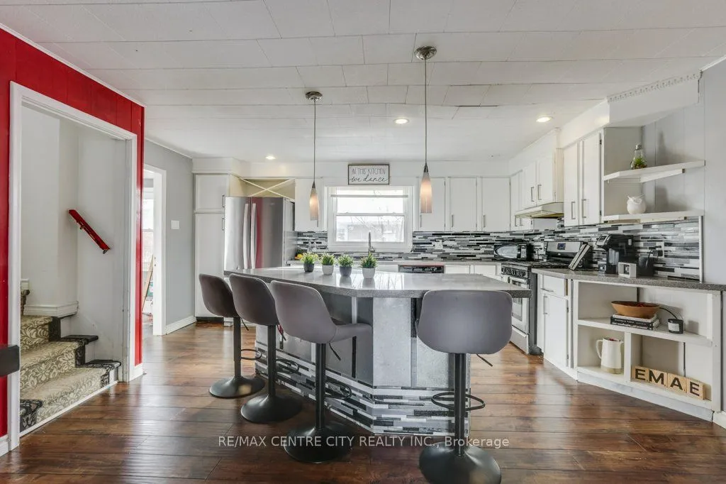 Detached interior view at 22 Ann St Lambton Shores