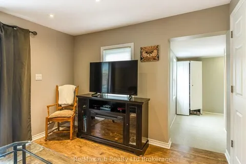 8 QUEEN St, Brant, ON N3L 1C1