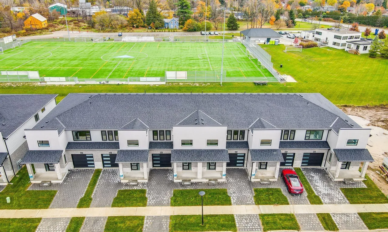 6865 Royal Magnolia Ave, London, ON N6P 1H5