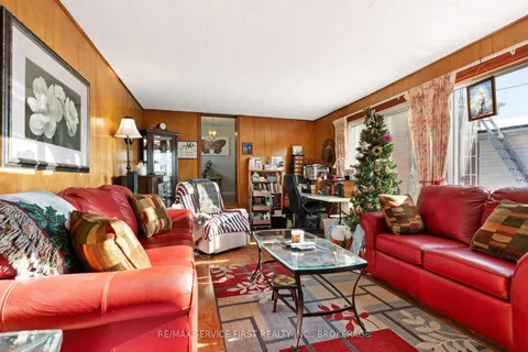180 Farley Ave, Belleville, ON K8N 4L2