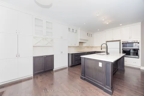 30 Salamander Way, Blossom Park - Airport and Area, ON K1X 0E9