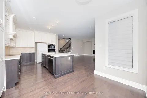 30 Salamander Way, Blossom Park - Airport and Area, ON K1X 0E9