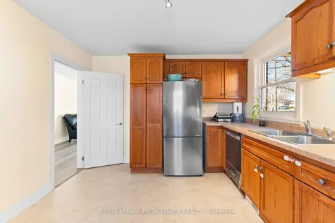 17 Melrose Cres, Belleville, ON K8N 1X7