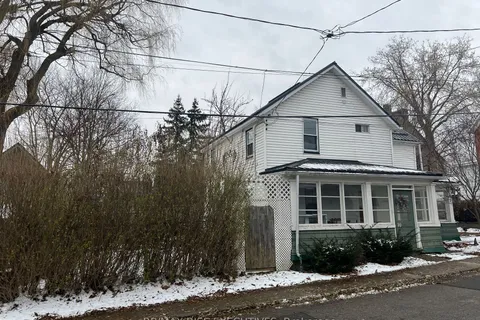 10 Bartholomew St, Brockville, ON K6V 2R3