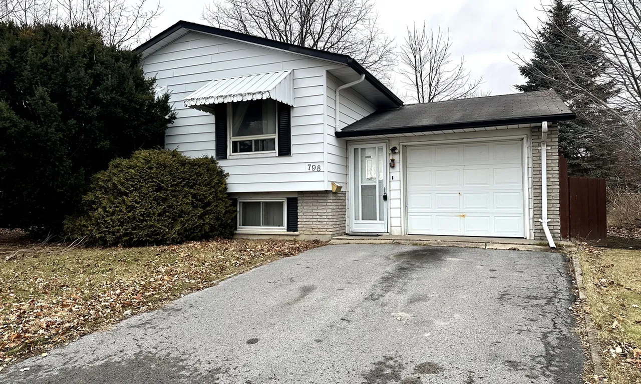 798 Arundel Pl, Kingston, ON K7M 6T1