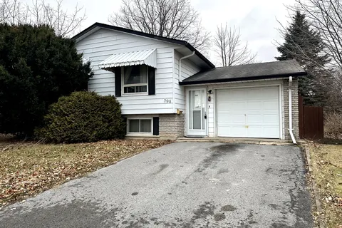 798 Arundel Pl, Kingston, ON K7M 6T1