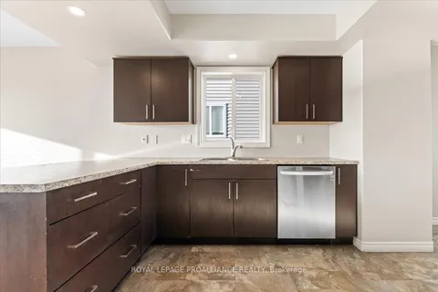 33 Ridgeway Pl, Belleville, ON K8P 5G3