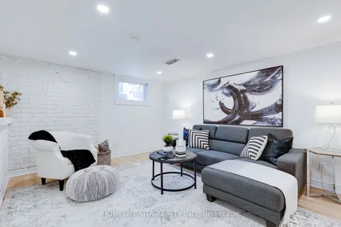 835 Sherbrooke St, Peterborough, ON K9J 2R3