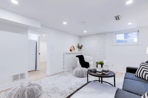 835 Sherbrooke St, Peterborough, ON K9J 2R3