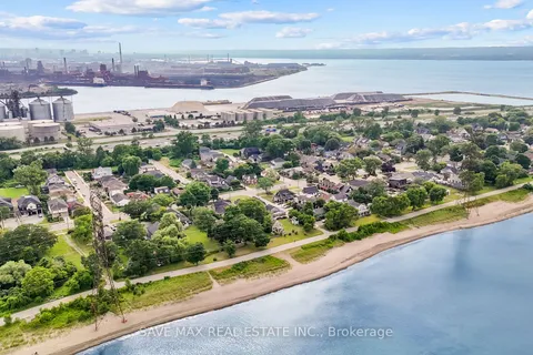 17 Lagoon Ave, Hamilton, ON L8H 7C4