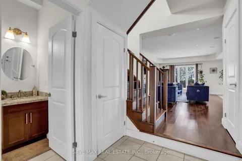 17 Lagoon Ave, Hamilton, ON L8H 7C4