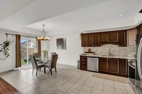 17 Lagoon Ave, Hamilton, ON L8H 7C4