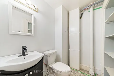 210 Station St, Belleville, ON K8N 2T3