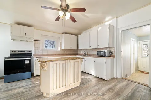 210 Station St, Belleville, ON K8N 2T3