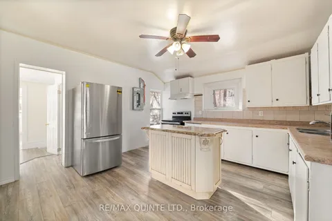 210 Station St, Belleville, ON K8N 2T3