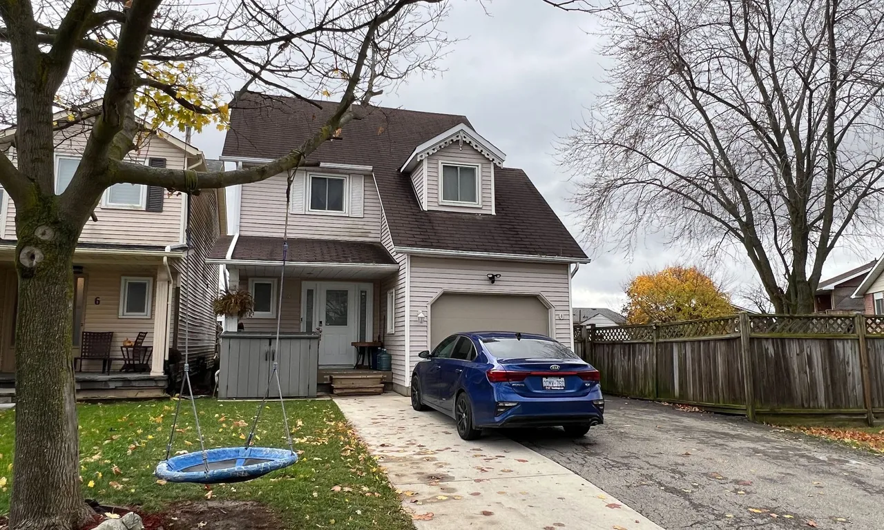 4 Rannie Crt, Thorold, ON L2V 4X2