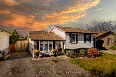 7989 Paddock Trail Dr, Niagara Falls, ON L2H 1X2