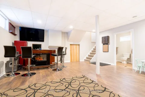 7989 Paddock Trail Dr, Niagara Falls, ON L2H 1X2