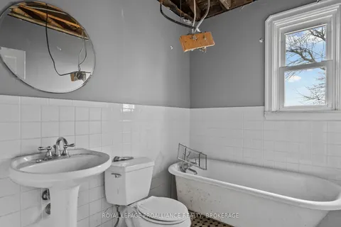 217 Eleventh Line Rd, Frontenac Islands, ON K0H 2Y0