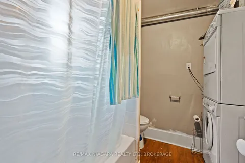 698 King St, Port Colborne, ON L3K 4J2