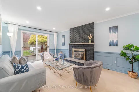 257 York Rd, Hamilton, ON L9H 1N1