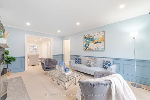 257 York Rd, Hamilton, ON L9H 1N1