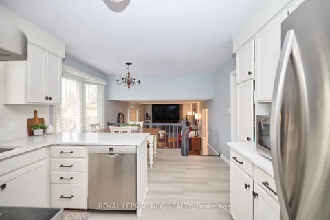 6493 Galaxy Dr, Niagara Falls, ON L2J 3Y2